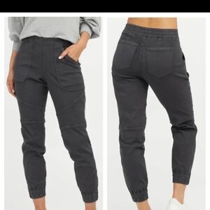 Spanx Stretch Twill Cargo Jogger Pants in a washed Black Gray Color Size Large